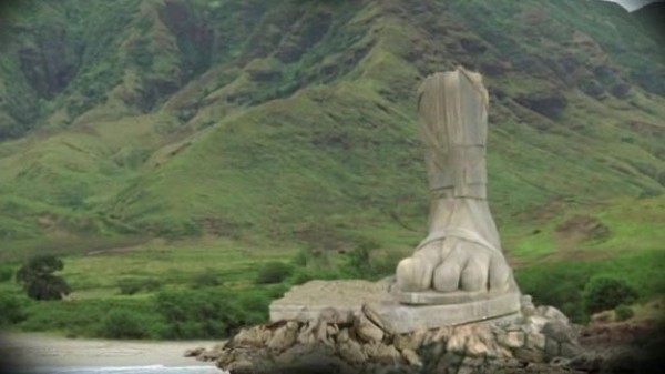 foot-statue-600x337.jpg